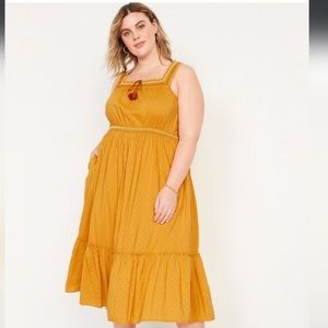 Sleeveless Embroidered Clip-Dot Maxi
Dress